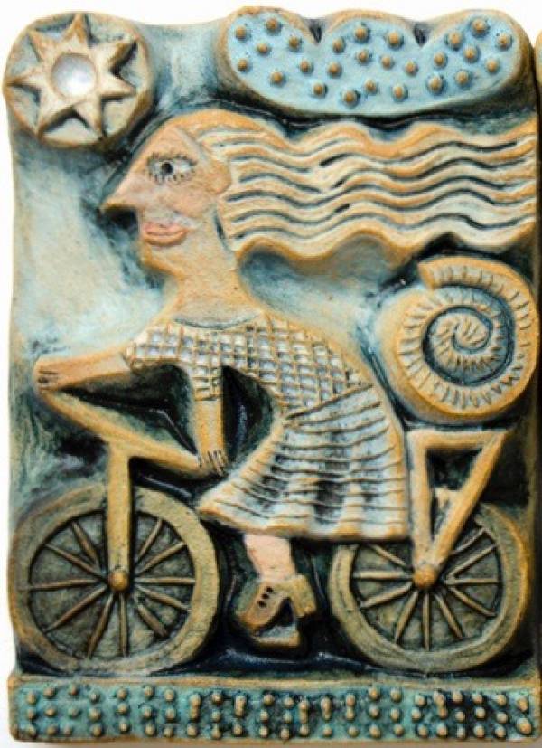 - a Ceramic by Hilke MacIntyre, measuring 10 x 8 cm (H x W) £50